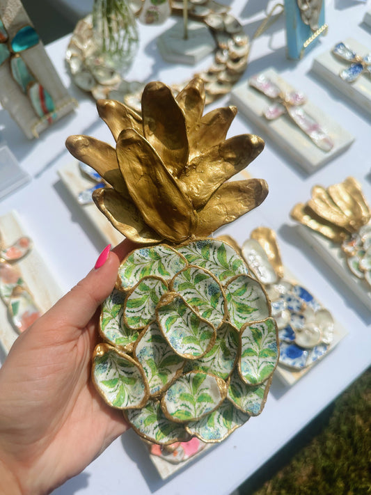 Cutout Blue & Green Pineapple